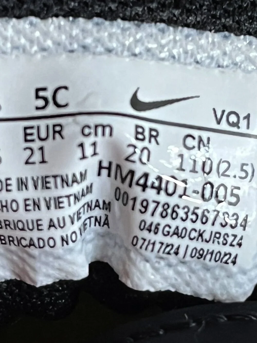 Nike Cosmic Runner Toddler Boy Size 5C Black Volt Sneakers Shoes HM4401-005